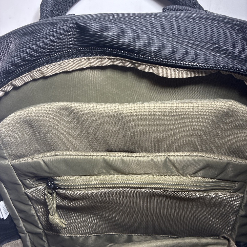 Thule Construct Backpack 24L Laptop Bag 15.6 Storage Travel Hiking 3204167 Black - Picture 4 of 8